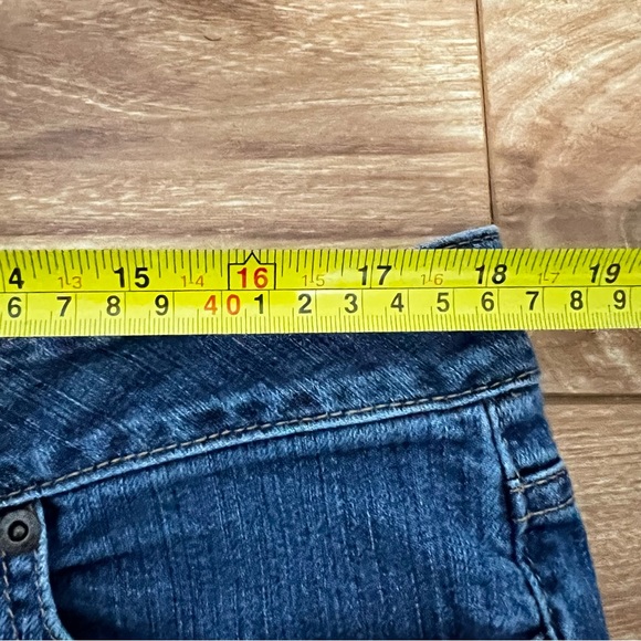 LL Bean Classic Fit Straight Leg Jeans Size 18 Petite Med Wash Blue Denim Basic - Picture 8 of 11
